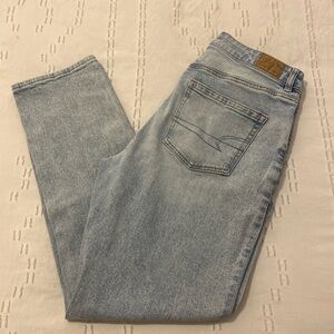 American Eagle strigid Mom jean 6 regular